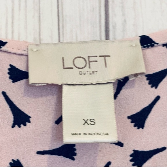 Loft Pink and Black Patterned Faux Wrap Ruffle Blouse Size XS - Picture 5 of 5